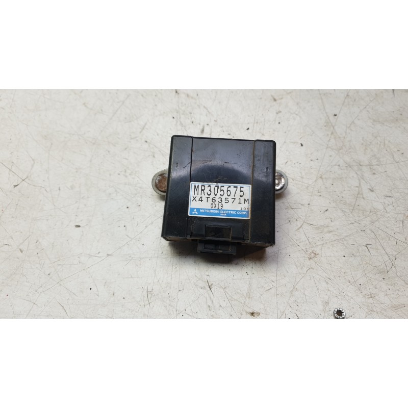 Recambio de modulo electronico para mitsubishi montero iii (v7_w, v6_w) 3.2 di-d (v68w, v78w) referencia OEM IAM MR305675  