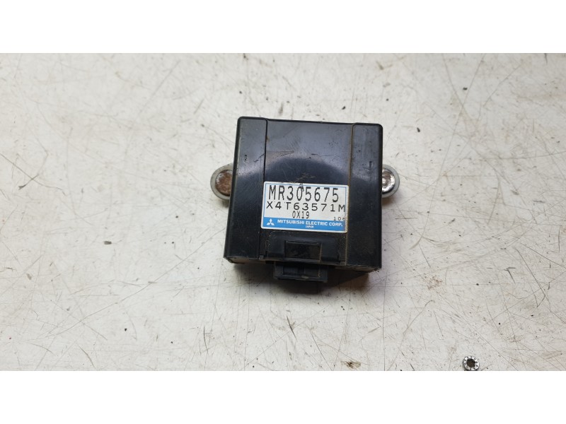 Recambio de modulo electronico para mitsubishi montero iii (v7_w, v6_w) 3.2 di-d (v68w, v78w) referencia OEM IAM MR305675  