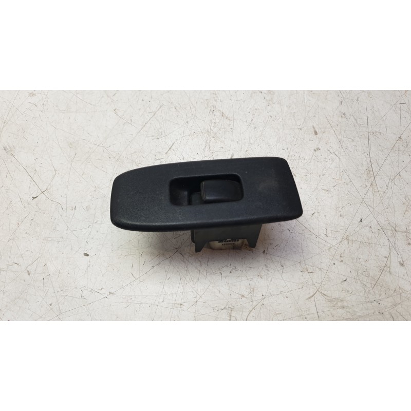 Recambio de mando elevalunas trasero derecho para mitsubishi montero iii (v7_w, v6_w) 3.2 di-d (v68w, v78w) referencia OEM IAM M