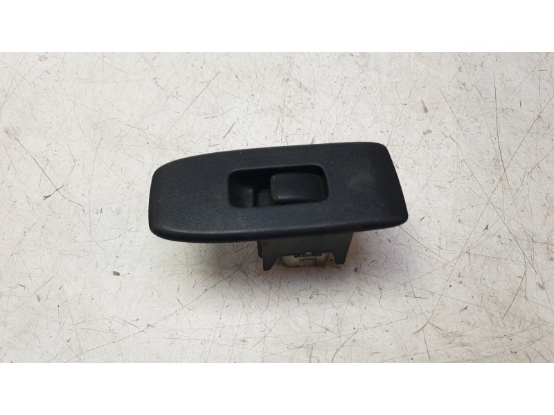 Recambio de mando elevalunas trasero derecho para mitsubishi montero iii (v7_w, v6_w) 3.2 di-d (v68w, v78w) referencia OEM IAM M