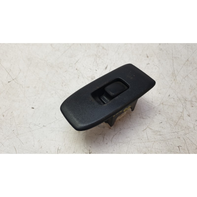 Recambio de mando elevalunas delantero derecho para mitsubishi montero iii (v7_w, v6_w) 3.2 di-d (v68w, v78w) referencia OEM IAM