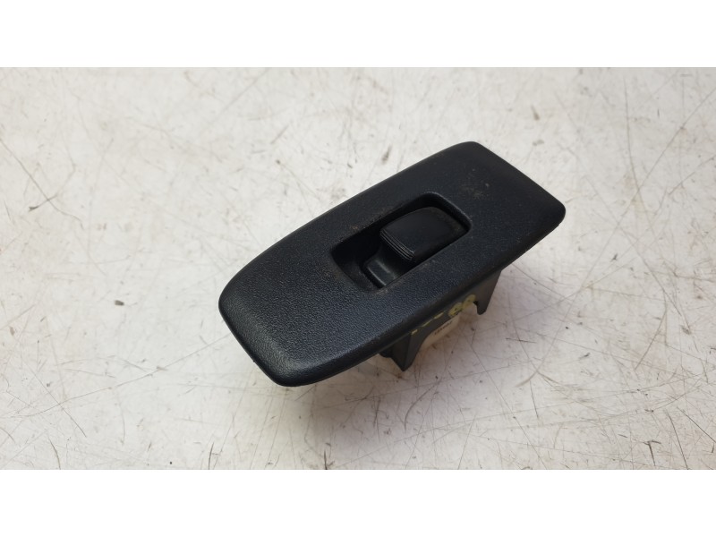 Recambio de mando elevalunas delantero derecho para mitsubishi montero iii (v7_w, v6_w) 3.2 di-d (v68w, v78w) referencia OEM IAM