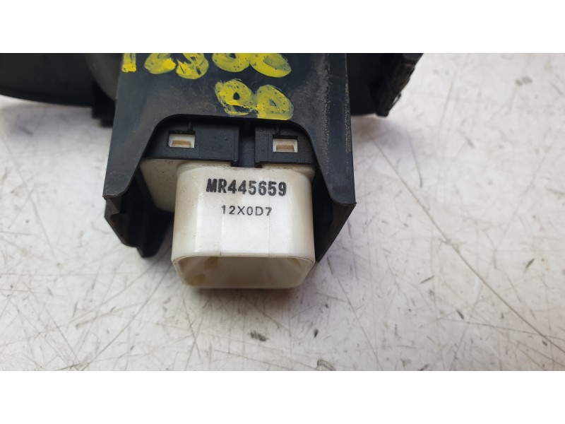 Recambio de mando elevalunas delantero derecho para mitsubishi montero iii (v7_w, v6_w) 3.2 di-d (v68w, v78w) referencia OEM IAM