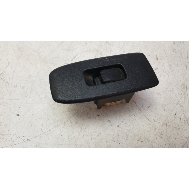 Recambio de mando elevalunas trasero izquierdo para mitsubishi montero iii (v7_w, v6_w) 3.2 di-d (v68w, v78w) referencia OEM IAM