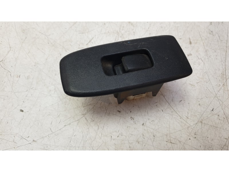 Recambio de mando elevalunas trasero izquierdo para mitsubishi montero iii (v7_w, v6_w) 3.2 di-d (v68w, v78w) referencia OEM IAM