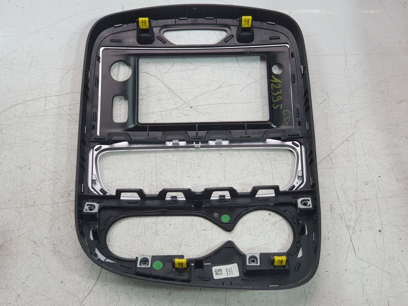 Recambio de moldura para renault clio iv grandtour (kh_) 0.9 tce 90 referencia OEM IAM 682607336R  