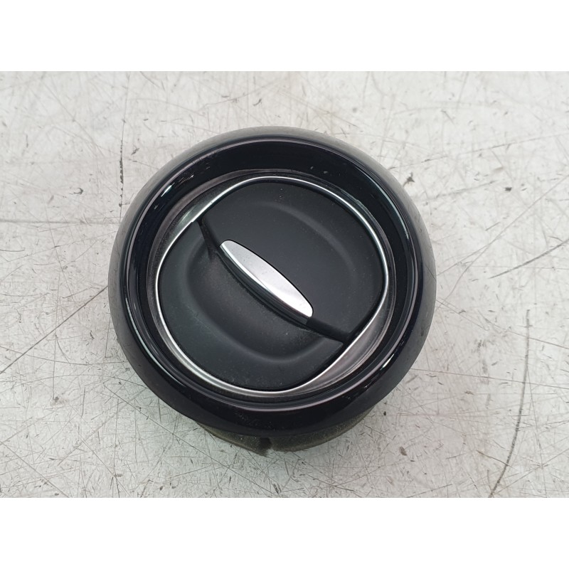 Recambio de aireador derecho para renault clio iv grandtour (kh_) 0.9 tce 90 referencia OEM IAM 687608143R  