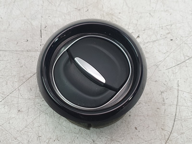 Recambio de aireador derecho para renault clio iv grandtour (kh_) 0.9 tce 90 referencia OEM IAM 687608143R  