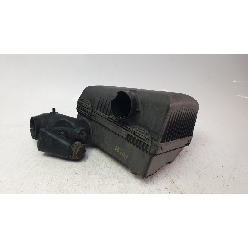 Recambio de caja filtro aire para mitsubishi montero iii (v7_w, v6_w) 3.2 di-d (v68w, v78w) referencia OEM IAM MR404721  