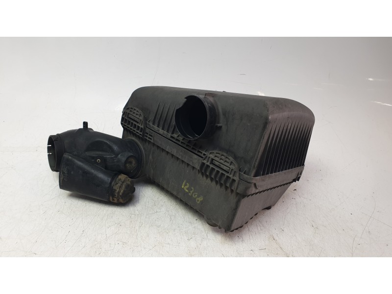 Recambio de caja filtro aire para mitsubishi montero iii (v7_w, v6_w) 3.2 di-d (v68w, v78w) referencia OEM IAM MR404721  