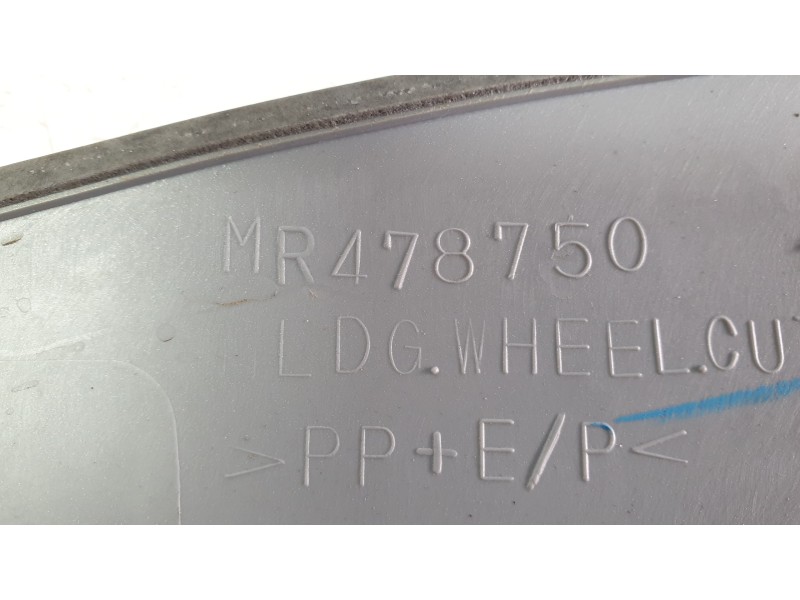 Recambio de aletin trasero derecho para mitsubishi montero iii (v7_w, v6_w) 3.2 di-d (v68w, v78w) referencia OEM IAM MR478750  