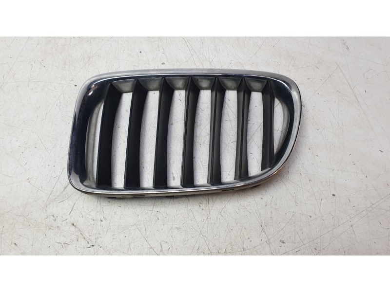 Recambio de rejilla delantera para bmw x1 (e84) sdrive 18 d referencia OEM IAM 51112993307  107062420/BM7022034/2141503/2141509