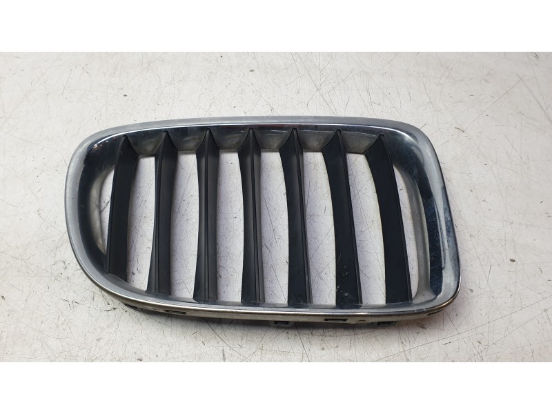 Recambio de rejilla delantera para bmw x1 (e84) sdrive 18 d referencia OEM IAM 51112993307  107062420/BM7022034/2141503/2141509
