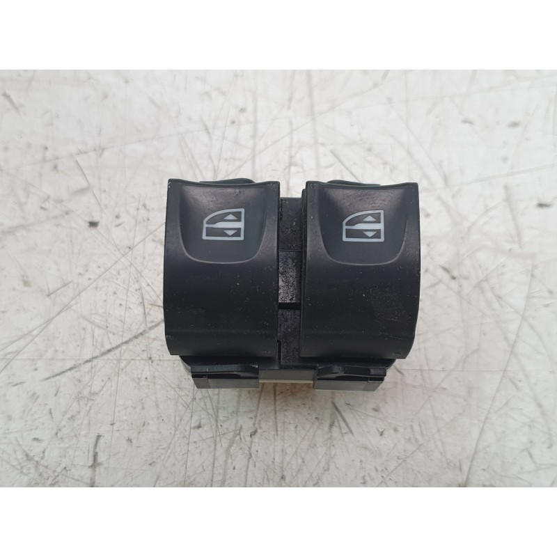 Recambio de mando elevalunas delantero izquierdo para renault clio iv grandtour (kh_) 0.9 tce 90 referencia OEM IAM 254118722R  