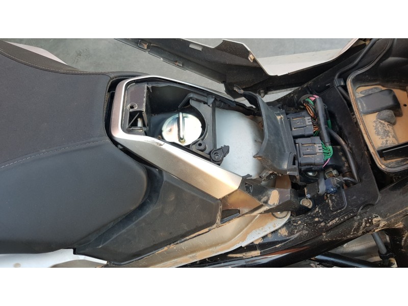 Recambio de deposito combustible para honda x-adv referencia OEM IAM 17500MKTD00  