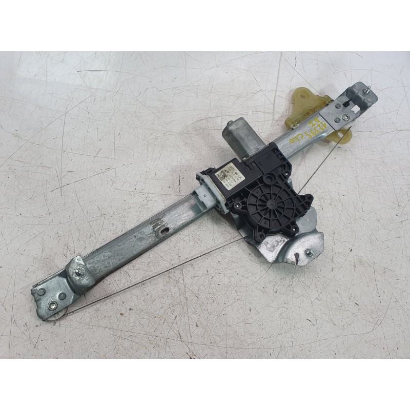 Recambio de elevalunas delantero izquierdo para renault clio iv grandtour (kh_) 0.9 tce 90 referencia OEM IAM 807018534R  RN329W