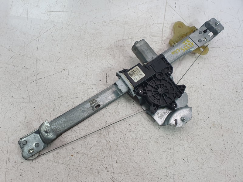 Recambio de elevalunas delantero izquierdo para renault clio iv grandtour (kh_) 0.9 tce 90 referencia OEM IAM 807018534R  RN329W