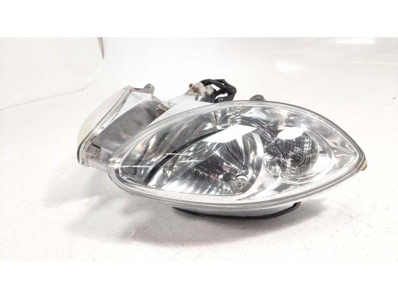 Recambio de faro delantero para piaggio (vespa) x9 referencia OEM IAM 31026930T  