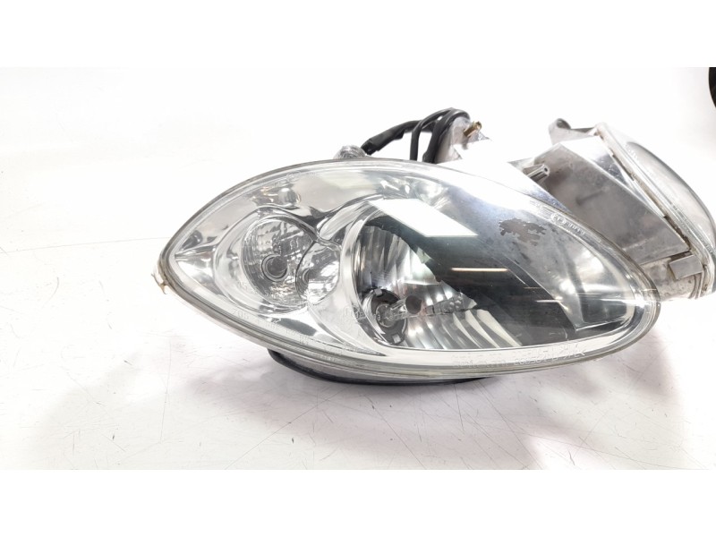 Recambio de faro delantero para piaggio (vespa) x9 referencia OEM IAM 31026930T  