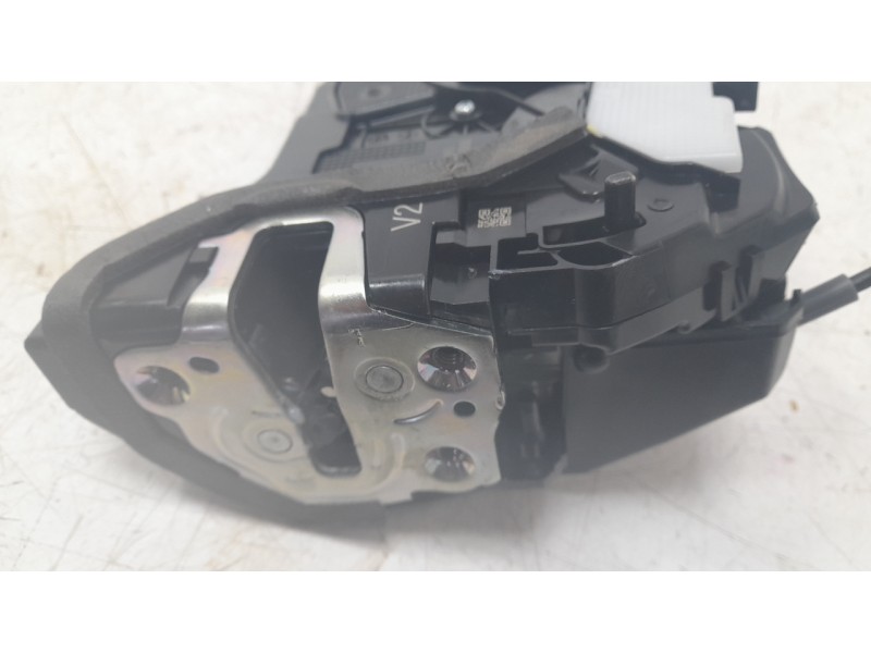 Recambio de cerradura puerta trasera izquierda para toyota c-hr hybrid active referencia OEM IAM 69060F4130  