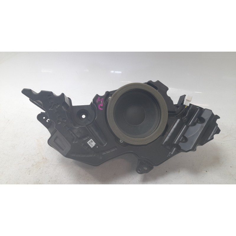 Recambio de subwoofer para toyota c-hr (_x1_) 1.8 hybrid (zyx10_, zyx11_) referencia OEM IAM 86150F4030 8945002301A 