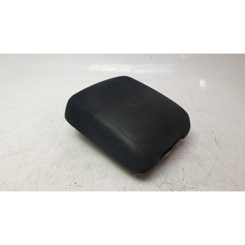 Recambio de apoyabrazos central para mitsubishi montero iii (v7_w, v6_w) 3.2 di-d (v68w, v78w) referencia OEM IAM MR512920  