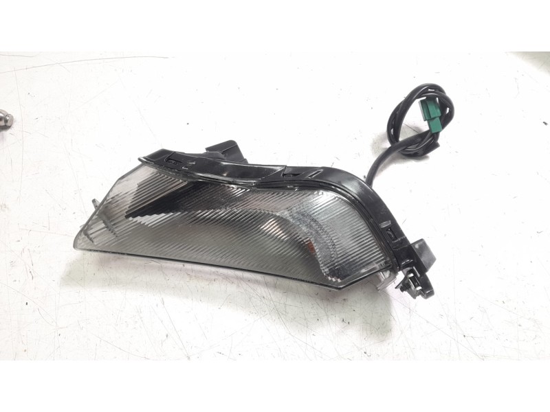 Recambio de piloto delantero derecho para yamaha x-max 125 referencia OEM IAM B74H33201000  