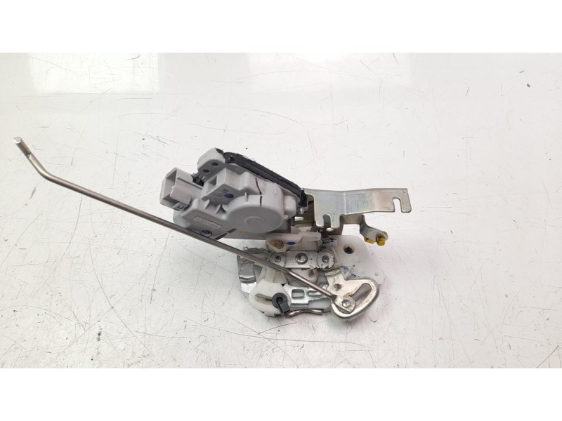 Recambio de cerradura puerta delantera izquierda para mahindra kuv 100 2wd nxt referencia OEM IAM 114DAZ00091N  