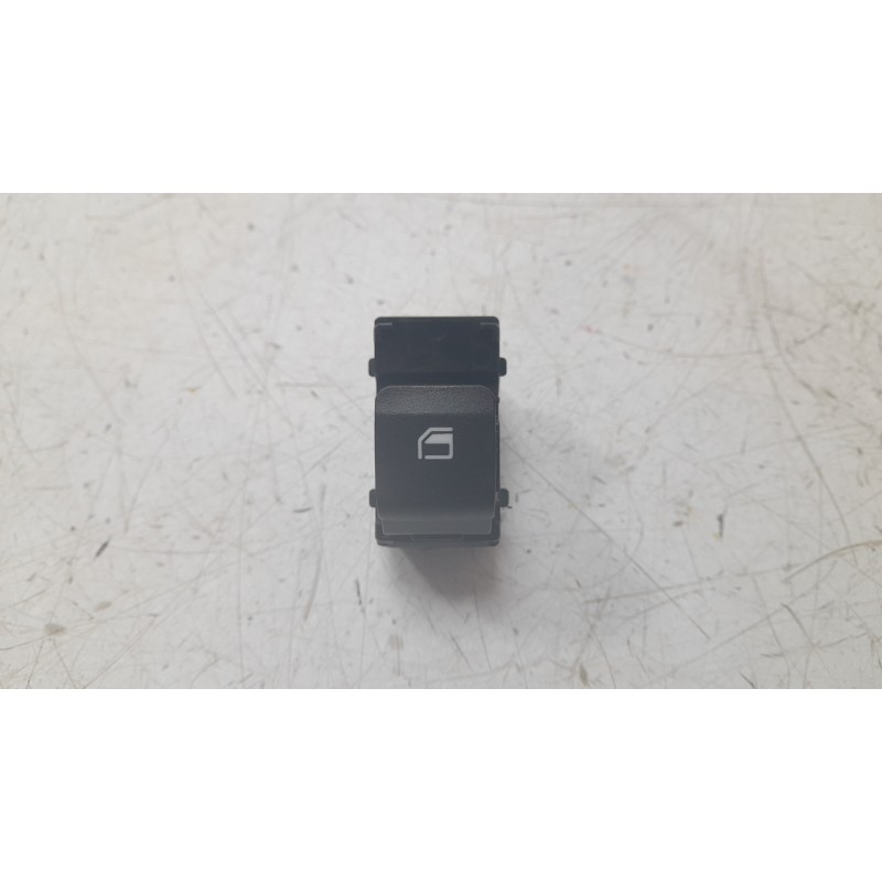 Recambio de mando elevalunas trasero izquierdo para hyundai bayon 1.2 mpi 79 cv maxx (2024) referencia OEM IAM 93581Q00004X  