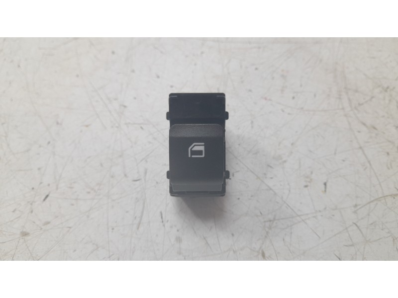 Recambio de mando elevalunas trasero izquierdo para hyundai bayon 1.2 mpi 79 cv maxx (2024) referencia OEM IAM 93581Q00004X  