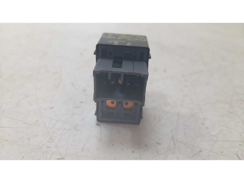 Recambio de mando elevalunas trasero izquierdo para hyundai bayon 1.2 mpi 79 cv maxx (2024) referencia OEM IAM 93581Q00004X  