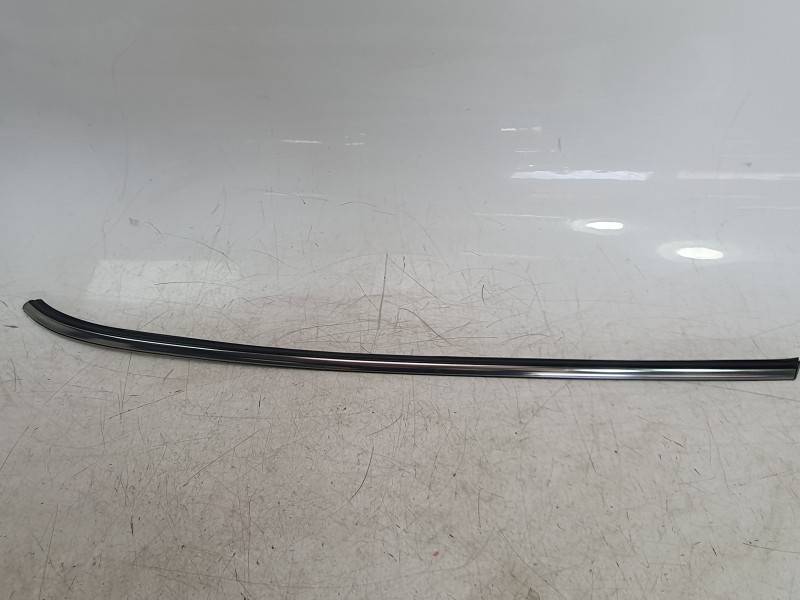 Recambio de moldura para mini f56 cooper s referencia OEM IAM 51377300020  