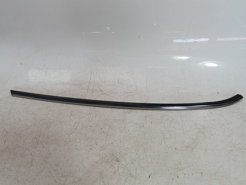 Recambio de moldura para mini f56 cooper s referencia OEM IAM 51377300019  