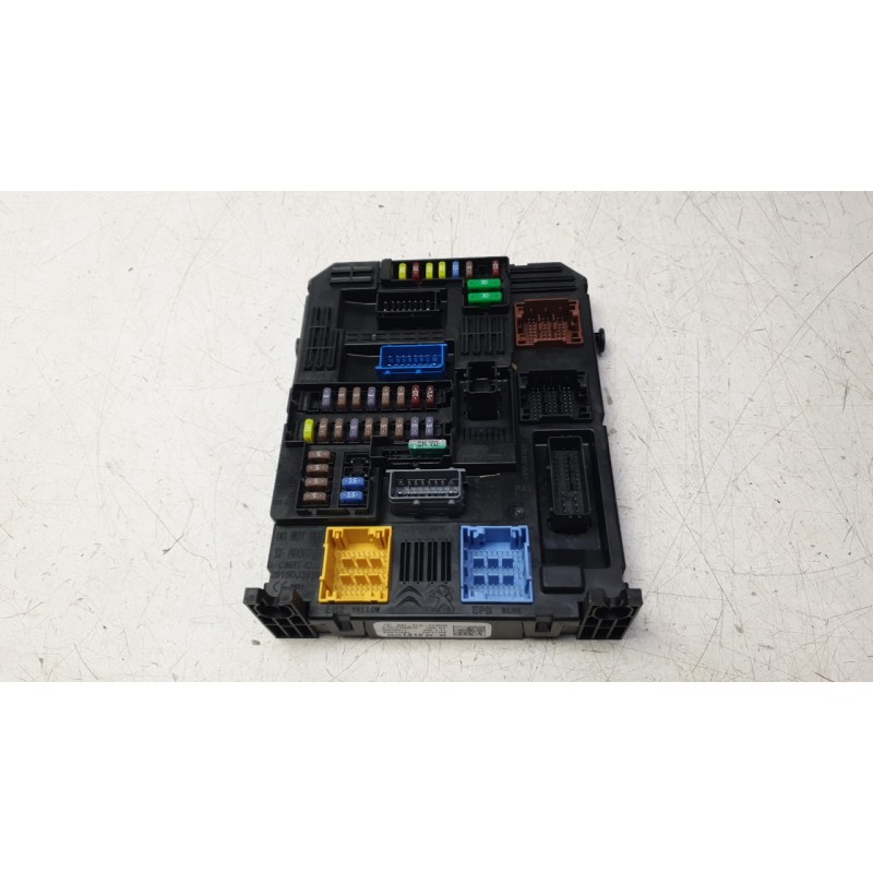 Recambio de caja reles / fusibles para citroën c4 iii (ba_, bb_, bc_) 1.2 puretech 130 (bahnsa, bahnsb) referencia OEM IAM 98451