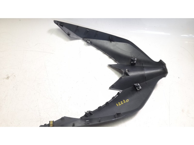 Recambio de moldura para yamaha x-max 125 referencia OEM IAM BL1F2865003E  