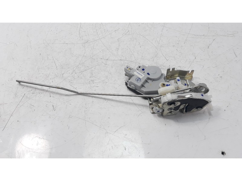 Recambio de cerradura puerta trasera izquierda para mahindra kuv 100 2wd nxt referencia OEM IAM 0114DAZ00151NL  