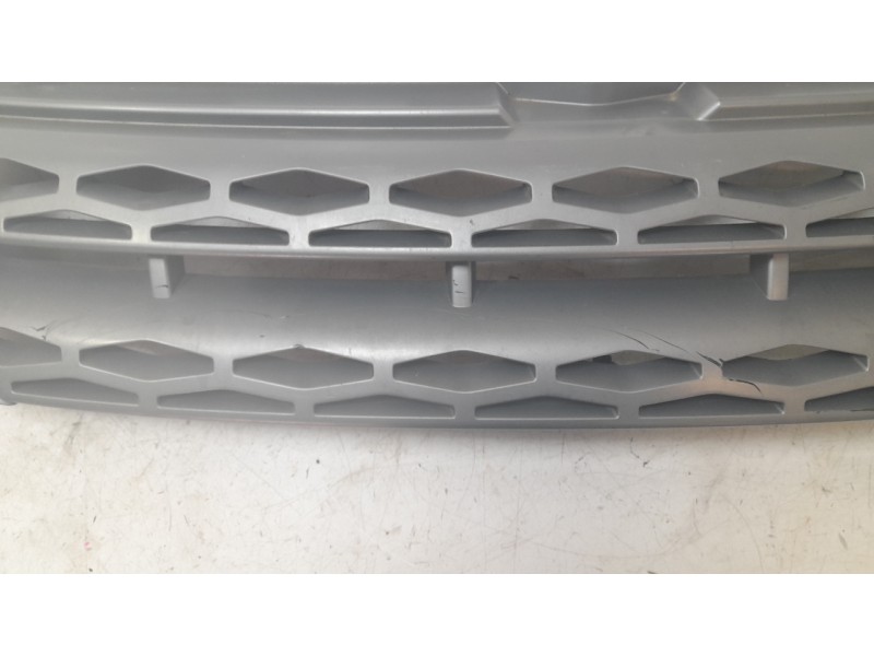 Recambio de rejilla delantera para land rover evoque hse dynamic referencia OEM IAM LR068864  