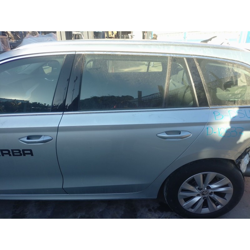 Recambio de puerta trasera izquierda para skoda octavia iv (nx3, nn3, pv3) 2.0 tdi referencia OEM IAM   