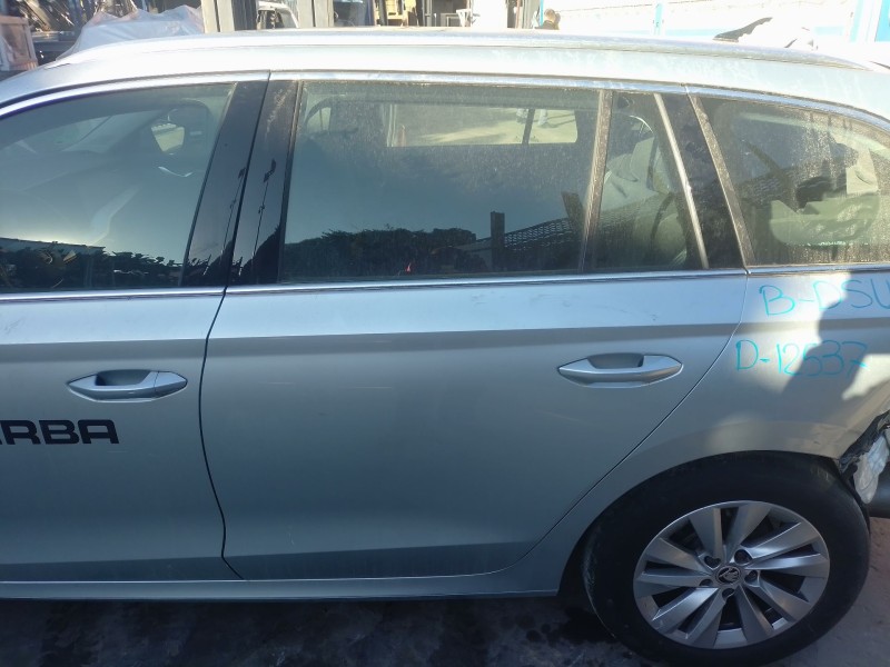 Recambio de puerta trasera izquierda para skoda octavia iv (nx3, nn3, pv3) 2.0 tdi referencia OEM IAM   