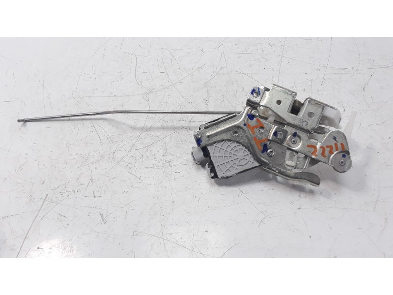Recambio de cerradura puerta trasera izquierda para mahindra kuv 100 2wd nxt referencia OEM IAM 0114DAZ00151NL  