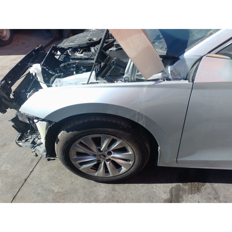 Recambio de aleta delantera izquierda para skoda octavia iv (nx3, nn3, pv3) 2.0 tdi referencia OEM IAM   