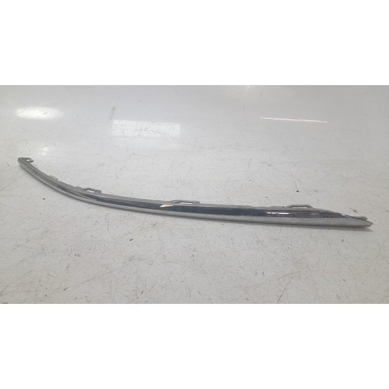 Recambio de moldura paragolpe delantera derecha para skoda octavia iv (nx3, nn3, pv3) 2.0 tdi referencia OEM IAM 5E3853767  