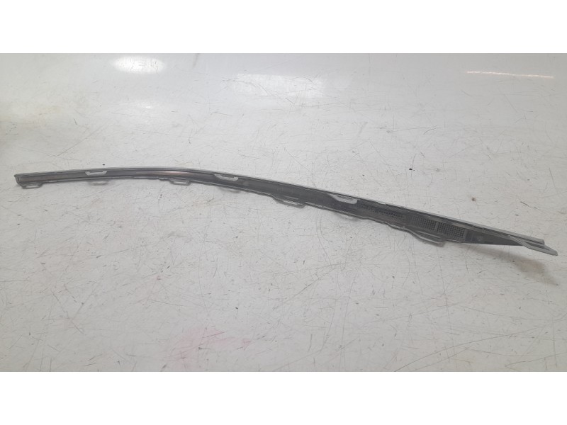 Recambio de moldura paragolpe delantera derecha para skoda octavia iv (nx3, nn3, pv3) 2.0 tdi referencia OEM IAM 5E3853767  