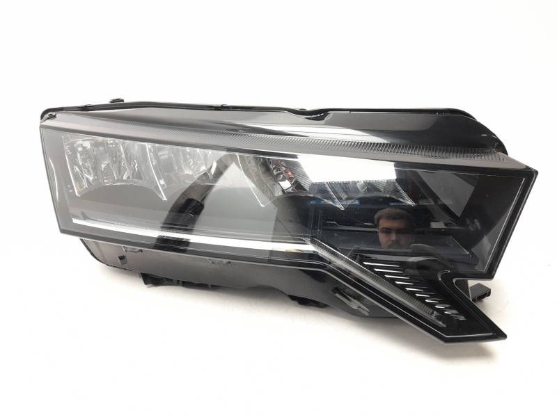 Recambio de faro derecho para skoda octavia iv (nx3, nn3, pv3) 2.0 tdi referencia OEM IAM 5E4941010  