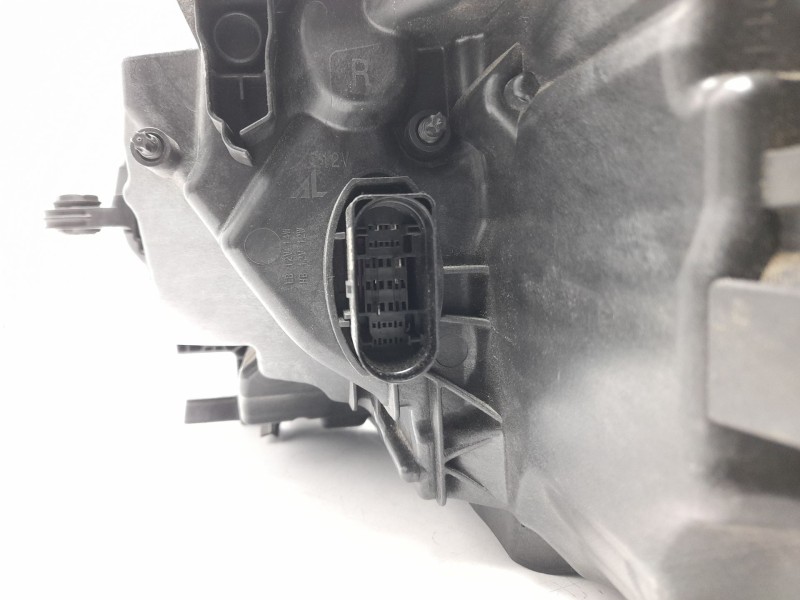 Recambio de faro derecho para skoda octavia iv (nx3, nn3, pv3) 2.0 tdi referencia OEM IAM 5E4941010  