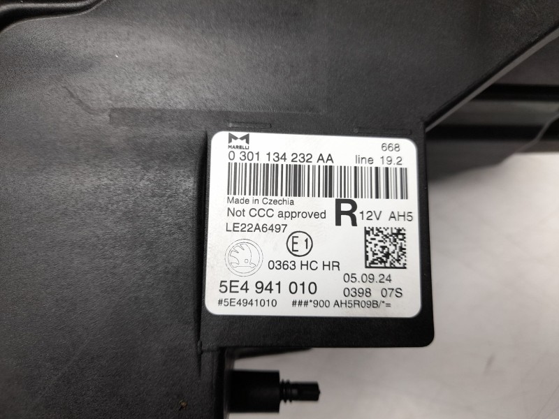 Recambio de faro derecho para skoda octavia iv (nx3, nn3, pv3) 2.0 tdi referencia OEM IAM 5E4941010  