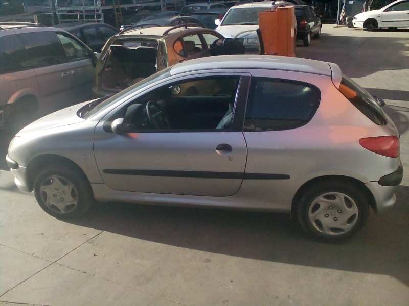 peugeot 206 berlina del año 2000