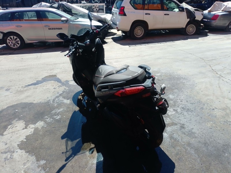 yamaha x-max del año 2021