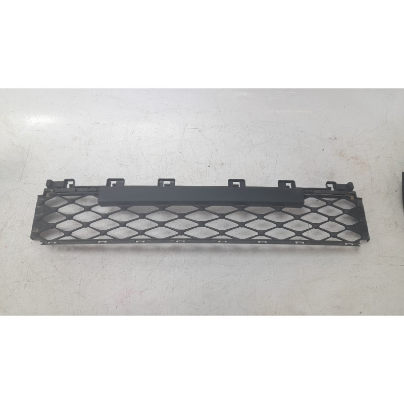 Recambio de rejilla paragolpes central para skoda octavia iv (nx3, nn3, pv3) 2.0 tdi referencia OEM IAM 5E3853677C  