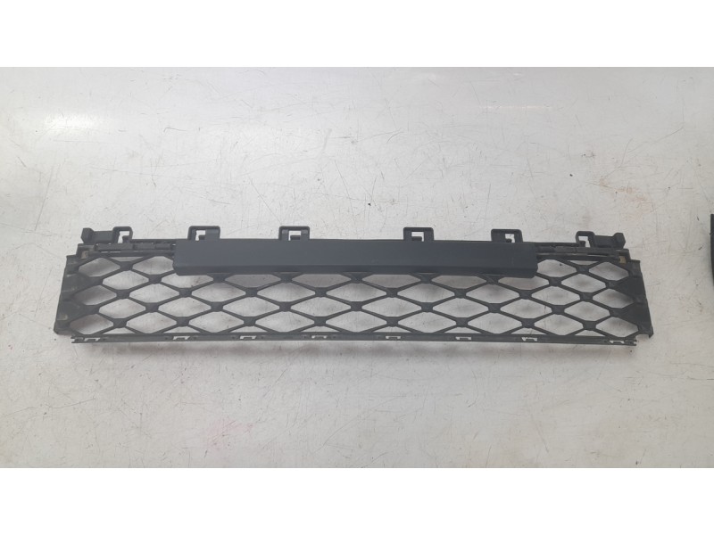 Recambio de rejilla paragolpes central para skoda octavia iv (nx3, nn3, pv3) 2.0 tdi referencia OEM IAM 5E3853677C  